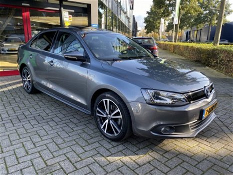 Volkswagen Jetta - 1.4 TSI Hybrid Highline Leer Xenon Schuifdak - 1