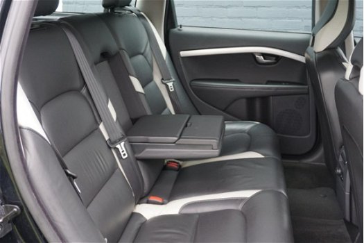 Volvo V70 - 2.5FT 231pk R-DESIGN Automaat Xenon/Leder/Stoelverwarming/Trekhaak - 1