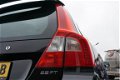 Volvo V70 - 2.5FT 231pk R-DESIGN Automaat Xenon/Leder/Stoelverwarming/Trekhaak - 1 - Thumbnail