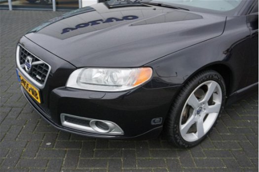 Volvo V70 - 2.5FT 231pk R-DESIGN Automaat Xenon/Leder/Stoelverwarming/Trekhaak - 1