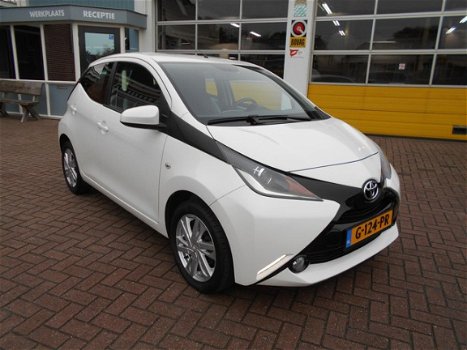 Toyota Aygo - X Play Touch Camera/Lm/Airco/Winterbanden set - 1