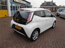 Toyota Aygo - X Play Touch Camera/Lm/Airco/Winterbanden set