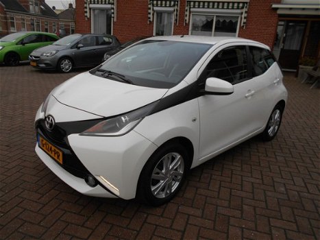 Toyota Aygo - X Play Touch Camera/Lm/Airco/Winterbanden set - 1