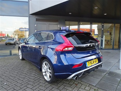 Volvo V40 - D4 Ocean Race / Intellisafe / Security / Scandinavian Full option - 1