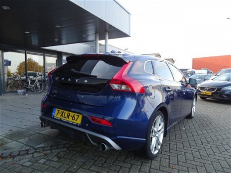 Volvo V40 - D4 Ocean Race / Intellisafe / Security / Scandinavian Full option - 1