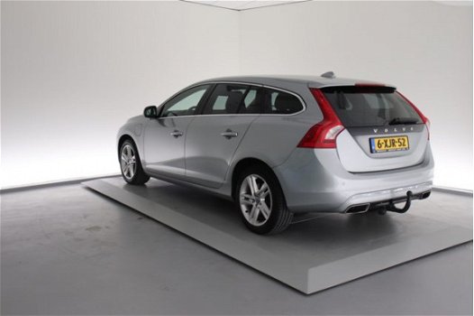 Volvo V60 - D6 AWD Plug-In Hybrid Summum / Halftarief wegenbelasting - 1