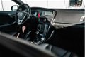 Volvo V40 - 2.0 D4 R-Design / Leder met Stoelverwarming / Cruise + Climate control / Navigatie - 1 - Thumbnail