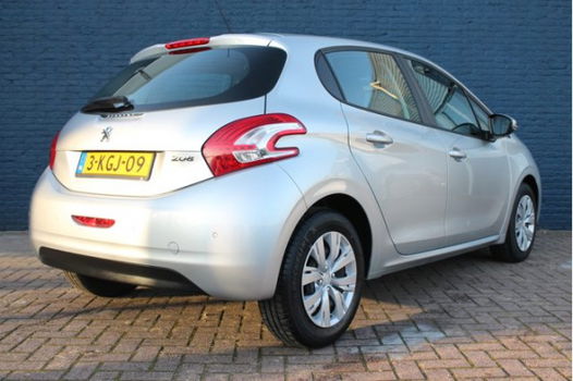 Peugeot 208 - 5drs 1.2 VTi Envy | Navigatie | ECC | Parkeersensoren | - 1