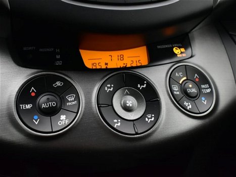 Toyota RAV4 - 2.0 VVTi Dynamic | Automaat | - 1