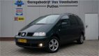 Seat Alhambra - 2.0 116PK 7-Persoons Urbanstyle Clima Stoelverwarming 16inch LM Trekhaak 1e Eigenaar - 1 - Thumbnail