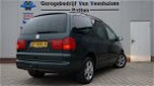 Seat Alhambra - 2.0 116PK 7-Persoons Urbanstyle Clima Stoelverwarming 16inch LM Trekhaak 1e Eigenaar - 1 - Thumbnail