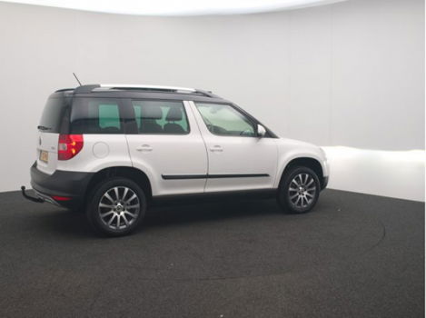 Skoda Yeti - 1.4 TSI 122pk Ambition trekhaak, xenon, panoramadak, parkeersensoren, dealer onderhoude - 1