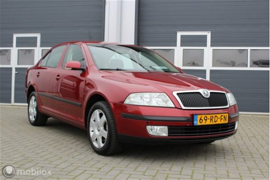 Skoda Octavia - 2.0 FSI Elegance Nette auto met cruise & clima - 1