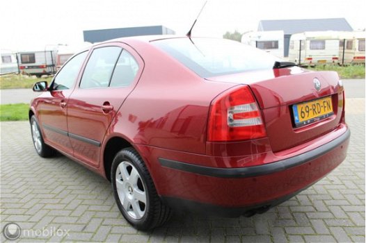 Skoda Octavia - 2.0 FSI Elegance Nette auto met cruise & clima - 1