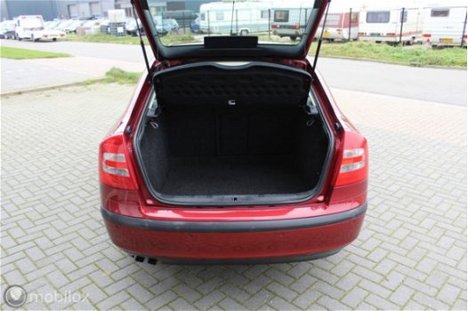 Skoda Octavia - 2.0 FSI Elegance Nette auto met cruise & clima - 1