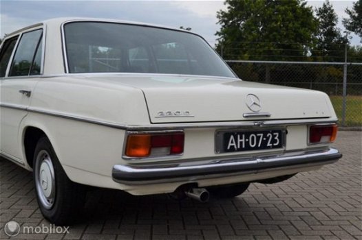 Mercedes-Benz 220 - 220D W114 W115 Topstaat APK 07-2021 - 1