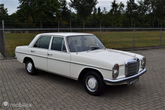 Mercedes-Benz 220 - 220D W114 W115 Topstaat APK 07-2021 - 1