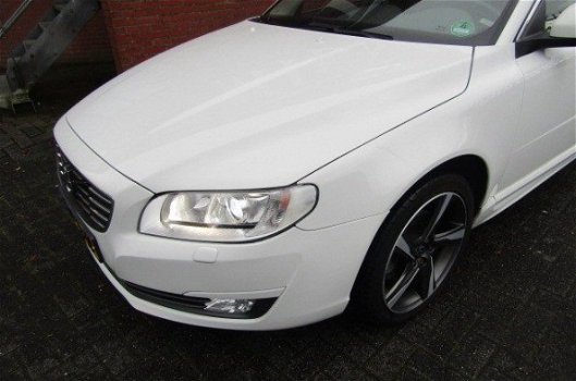 Volvo V70 - 2.0 D3 Classic Edition LEER/ NAVI/ XENON/TREKHAAK/STOEL VERW - 1