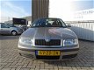 Skoda Octavia Combi - 1.6 Aut. Zwart Leer Ecc Cruise 15 Inch Audio Cd/Mp3 Zeer nette auto - 1 - Thumbnail