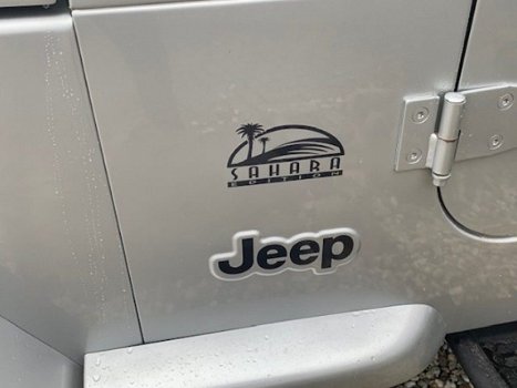 Jeep Wrangler - THE SILVER SAHARA AUTOMATIC - 1