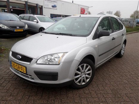 Ford Focus - 1.4 16V Ambiente - 1