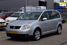 Volkswagen Touran - 1.6-16V FSI Highline | Clima | Navi | APK 6-2020