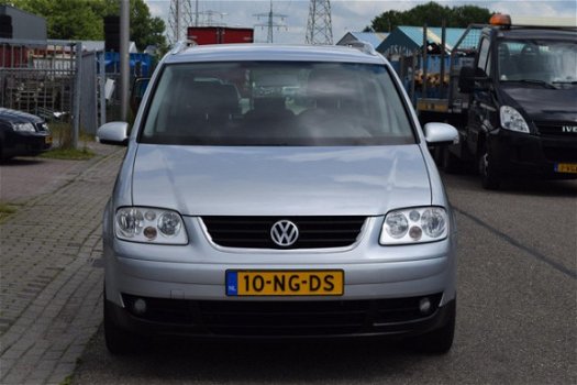 Volkswagen Touran - 1.6-16V FSI Highline | Clima | Navi | APK 6-2020 - 1