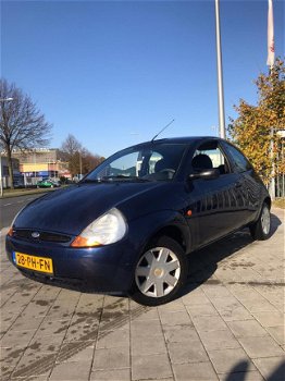 Ford Ka - 1.3 Trend wordt voorzien van een nieuwe apk - 1