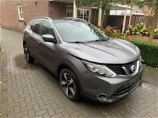 Nissan Qashqai - 1.2 N-Connecta met lichte voorschade