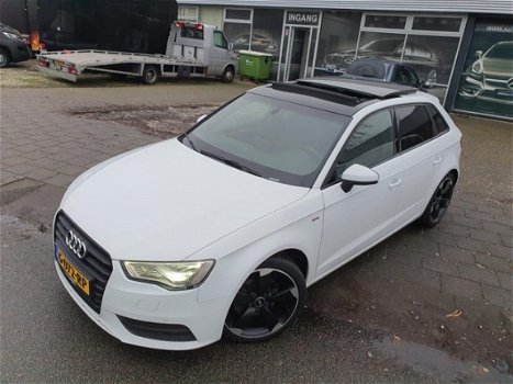 Audi A3 - 2.0TDi 150PK S-Line Facelift Pano xenon voll - 1