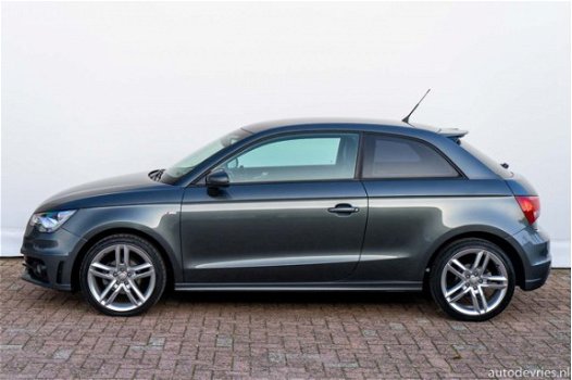 Audi A1 - 1.2 TFSI 86pk S-Line ECC/Navigatie/Privacy glass - 1