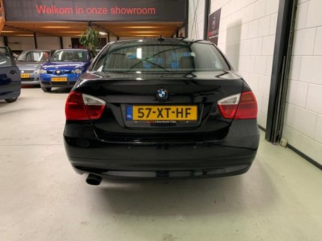 BMW 3-serie - 320i Business Line * NW APK * Full options - 1