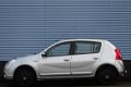 Dacia Sandero - 1.2 Lauréate Airco, Elektr. Pakket, Trekhaak, Radio CD - 1 - Thumbnail