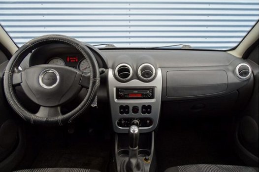 Dacia Sandero - 1.2 Lauréate Airco, Elektr. Pakket, Trekhaak, Radio CD - 1