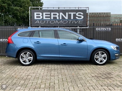 Volvo V60 - 1.6 T3 Momentum | Automaat | Navigatie - 1