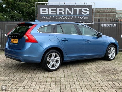 Volvo V60 - 1.6 T3 Momentum | Automaat | Navigatie - 1