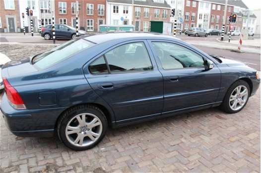 Volvo S60 - 2.4 Drivers Edition ZEER NETTE AUTO WEINIG KM, S INCL. WINTERSET - 1