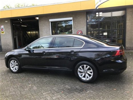 Volkswagen Passat - 1.6 TDI Business Edition R-Line Navi - 1