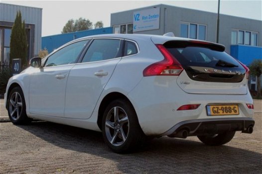 Volvo V40 - 2.0 D2 R-Design (B) + Leder + 16 inch + Cam + Navi + Pdc - 1