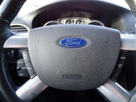 Ford Focus Wagon - 1.6 16V Comfort - Airco - Cruise - Trekhaak - 1