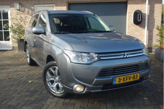 Mitsubishi Outlander - 2.0 PHEV Executive Edition navi-trekhaak-excl.btw - 1