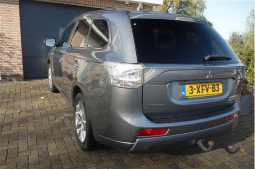 Mitsubishi Outlander - 2.0 PHEV Executive Edition navi-trekhaak-excl.btw - 1