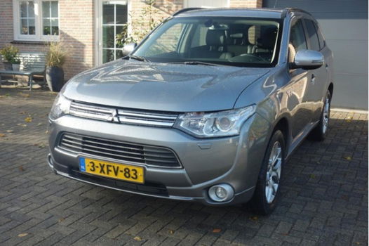 Mitsubishi Outlander - 2.0 PHEV Executive Edition navi-trekhaak-excl.btw - 1