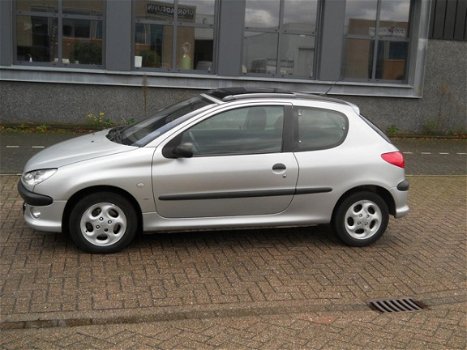 Peugeot 206 - 1.6-16V XS airco/elekpakket/panodak - 1