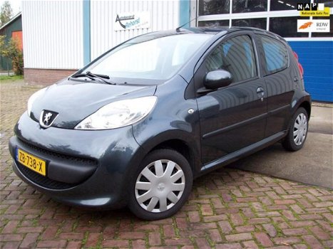 Peugeot 107 - 1.0-12V XS - 1