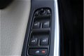 Volvo V60 - 1.6 T3 Kinetic airco, climate control, navigatie, radio cd speler, lederen interieur, cr - 1 - Thumbnail