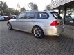 BMW 3-serie Touring - 318i High Executive, NAV, Cruise, Trekh, Onderh.historie, NAP, NL auto Inruil - 1 - Thumbnail