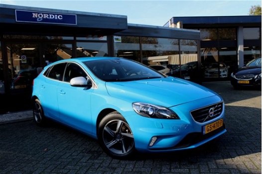 Volvo V40 - 2.0 D2 R-DESIGN BUSINESS XENON LEDER NAVI AFN TREKHAAK - 1