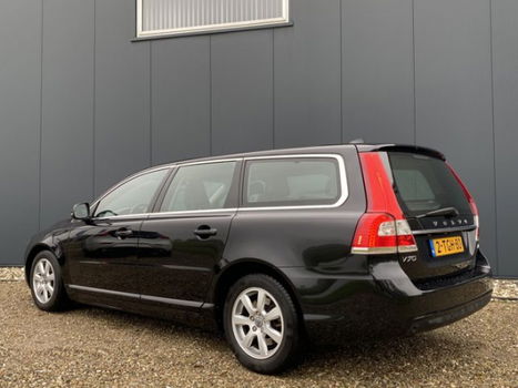 Volvo V70 - D2 Kinetic / Bluetooth / Lmv 16