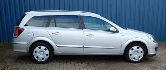 Opel Astra Wagon - 1.6 Essentia - 1